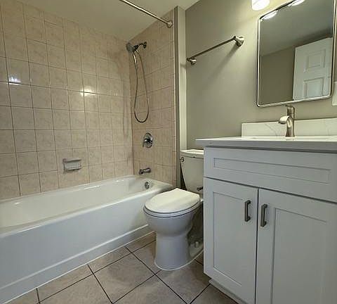 5th image of 125Q Clubhouse Dr SW #4