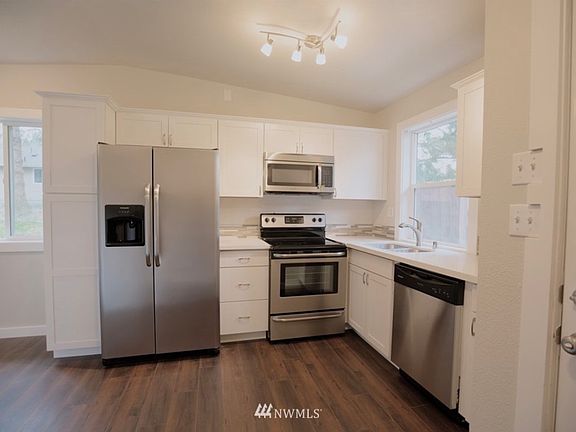 5th image of 12002 78th Ave E #B