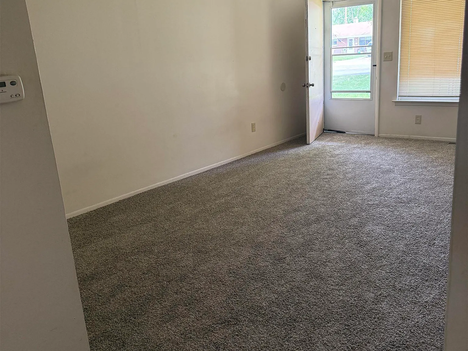2 bed, 1.0 bath, 895 sqft, $1,350 — Photo 4