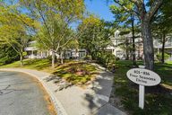 Four Seasons Dr-S0710-001.jpg