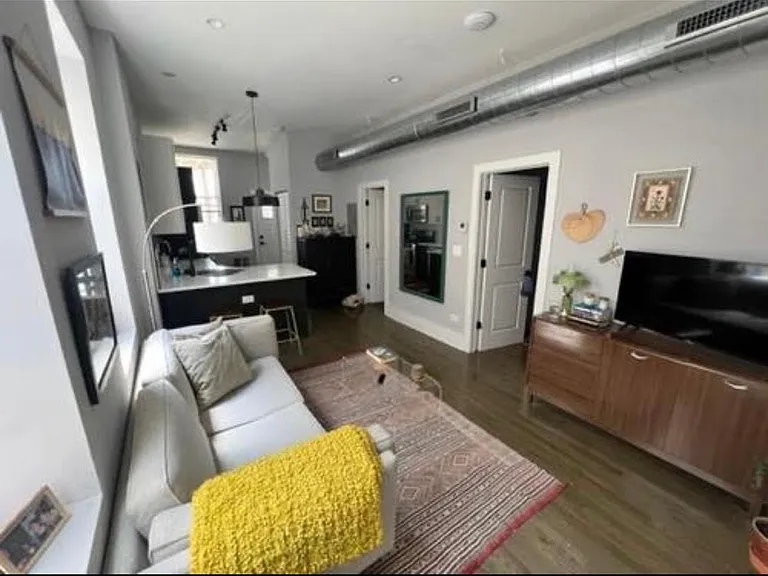 1317 W Erie St #3R — Photo 3