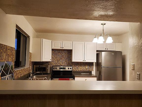 3rd image of 1836 N Crystal Lake Dr APT 11