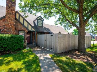 3014 SW Arrowhead Rd, Topeka, KS 66614