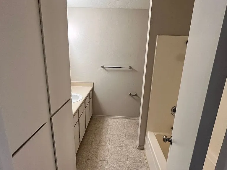 Echols 1500 - Sedona Apartments — Photo 28