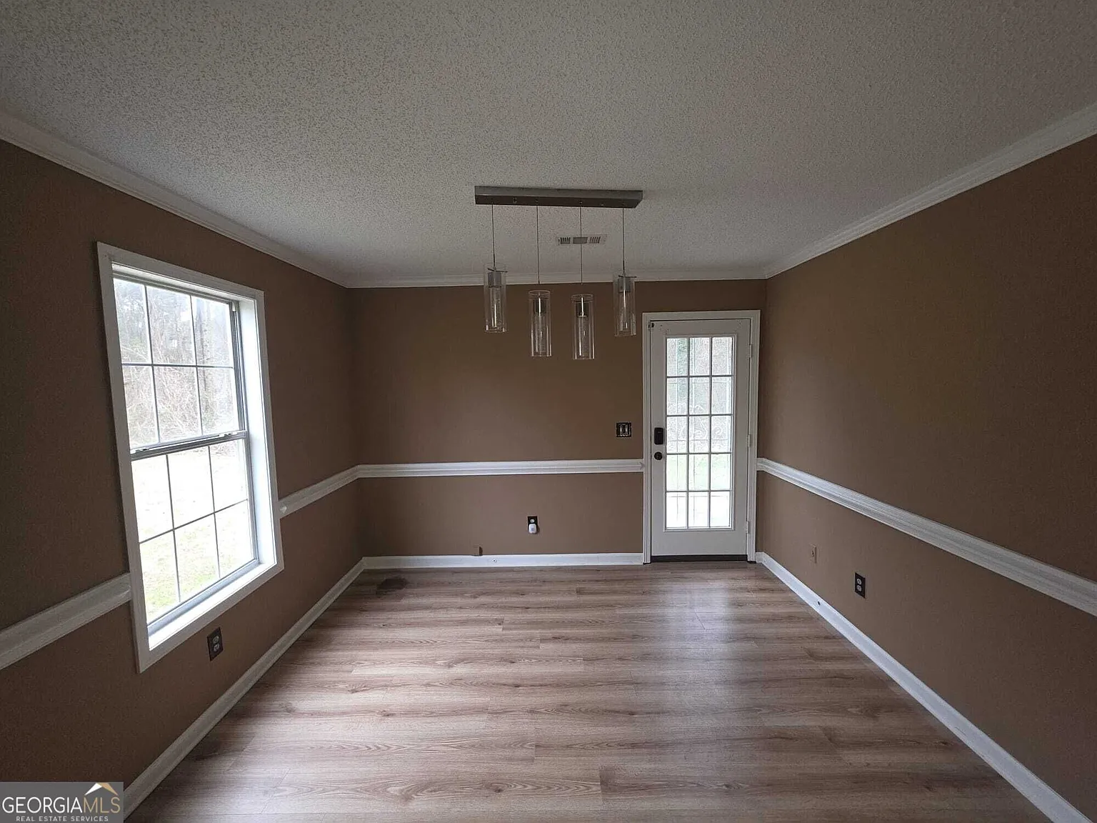 3 bed, 2.0 bath, 1450 sqft, $2,000 — Photo 3