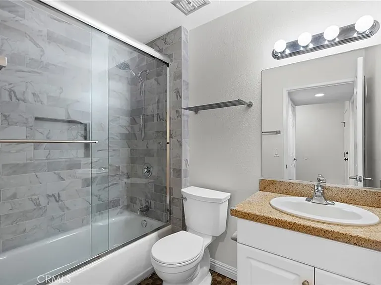 5510 Owensmouth Ave #129 — Photo 10