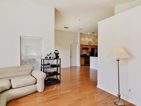 4th image of 2826 Dover Glen Cir