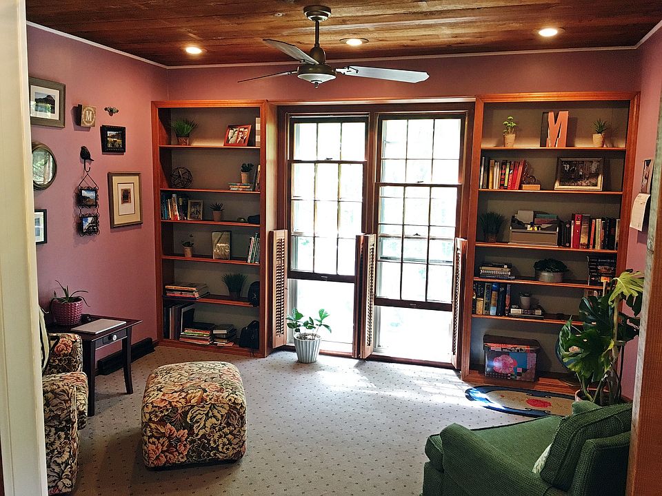 1st image of 1020 Oak Hill Cir