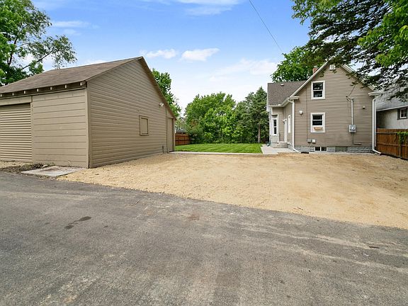 5th image of 926 Earl St
