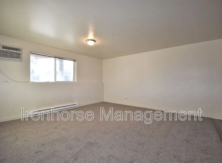807 W Villard St #16 — Photo 4