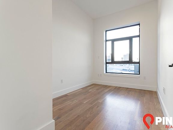 4th image of 163 Graham Ave #5E