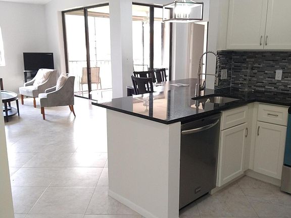 4th image of 5475 Verona Drive #J