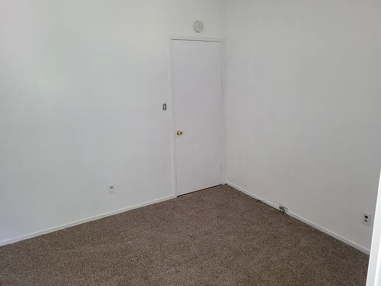 6835 N Pershing Ave — Photo 4