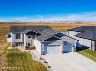 1261 47th Ave W, Dickinson, ND 58601