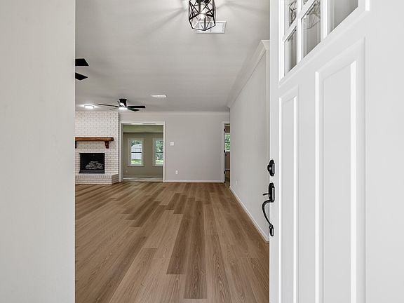 4th image of 6 Concord Cir
