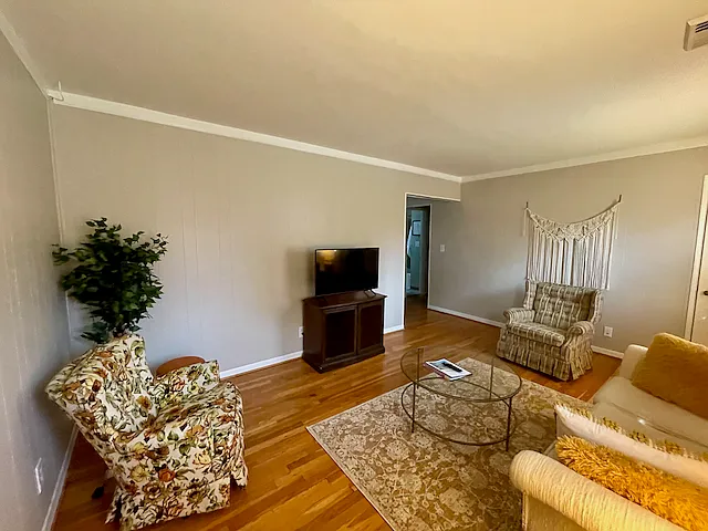 2 bed, 800 sqft, $1,500 — Photo 2