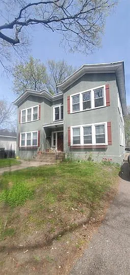 222 Logan Ave N #1 — Photo 1