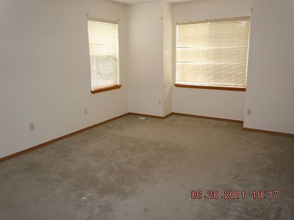 5th image of 10810 211th Avenue Ct E