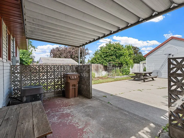 112 W Amherst Ct — Photo 19