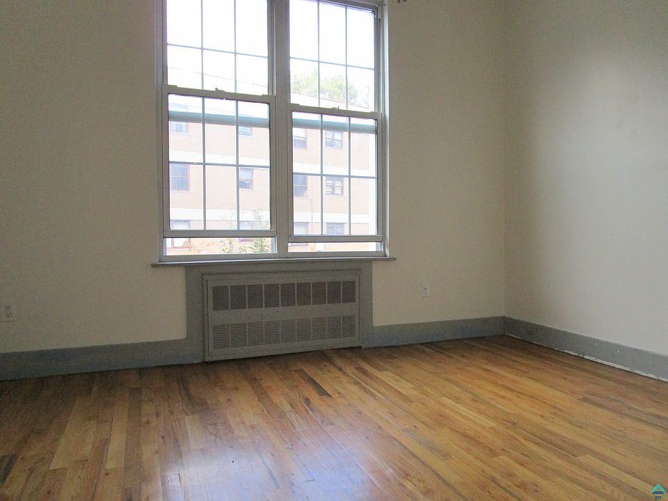1st image of 198 Scholes St #2RAHR