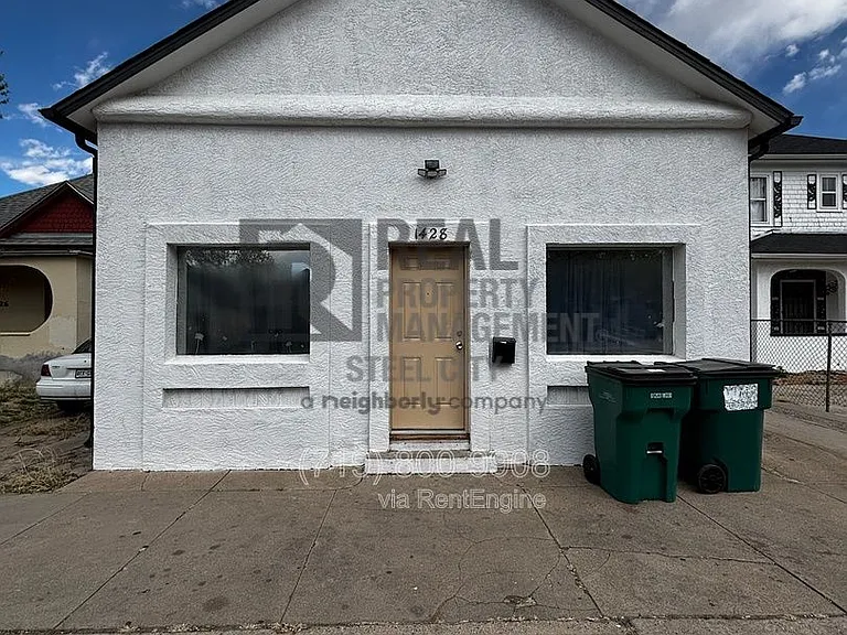 1428 E Orman Ave — Photo 1
