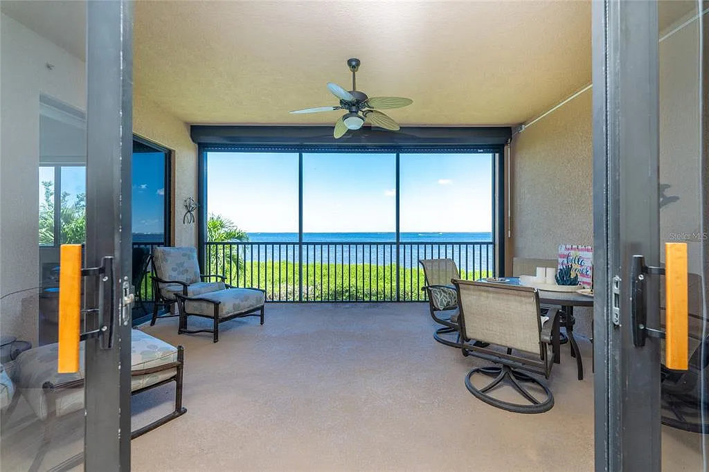 3 bed, 3.0 bath, 2338 sqft, $3,000 — Photo 4