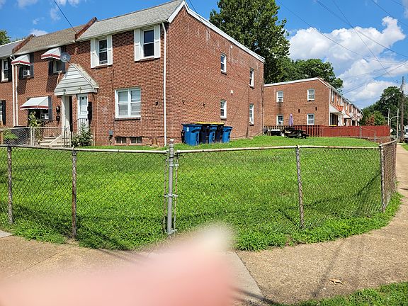 Side yard of 2101 Seneca Rd