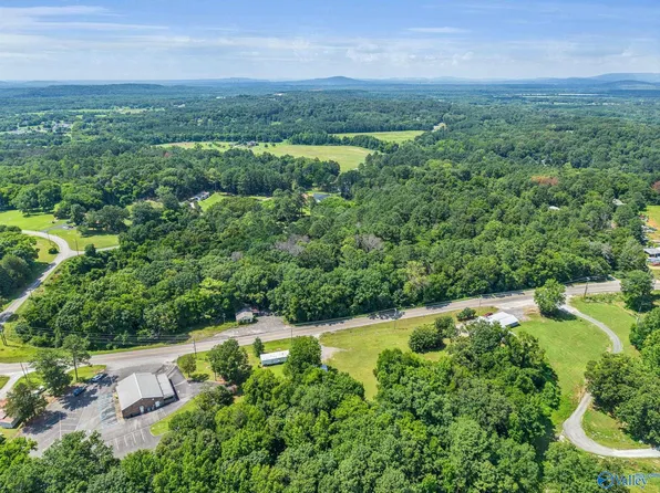 Hough Rd, Laceys Spring, AL 35754