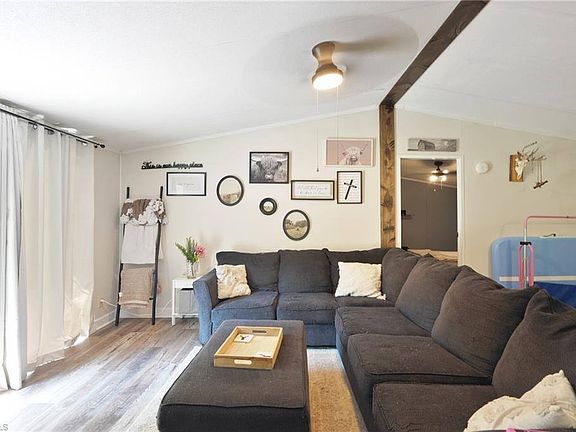 5th image of 3679 Meadowbrook Dr