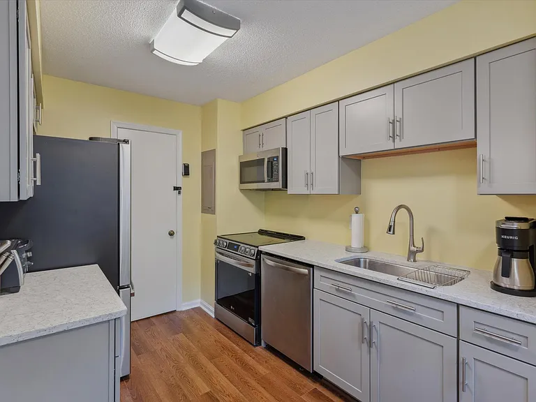 107 Barbary Ct — Photo 16