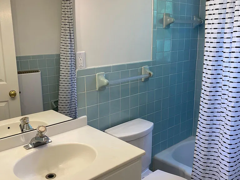 910 Providence Pl — Photo 10