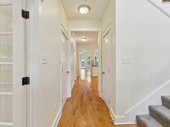 5th image of 710 Brown St