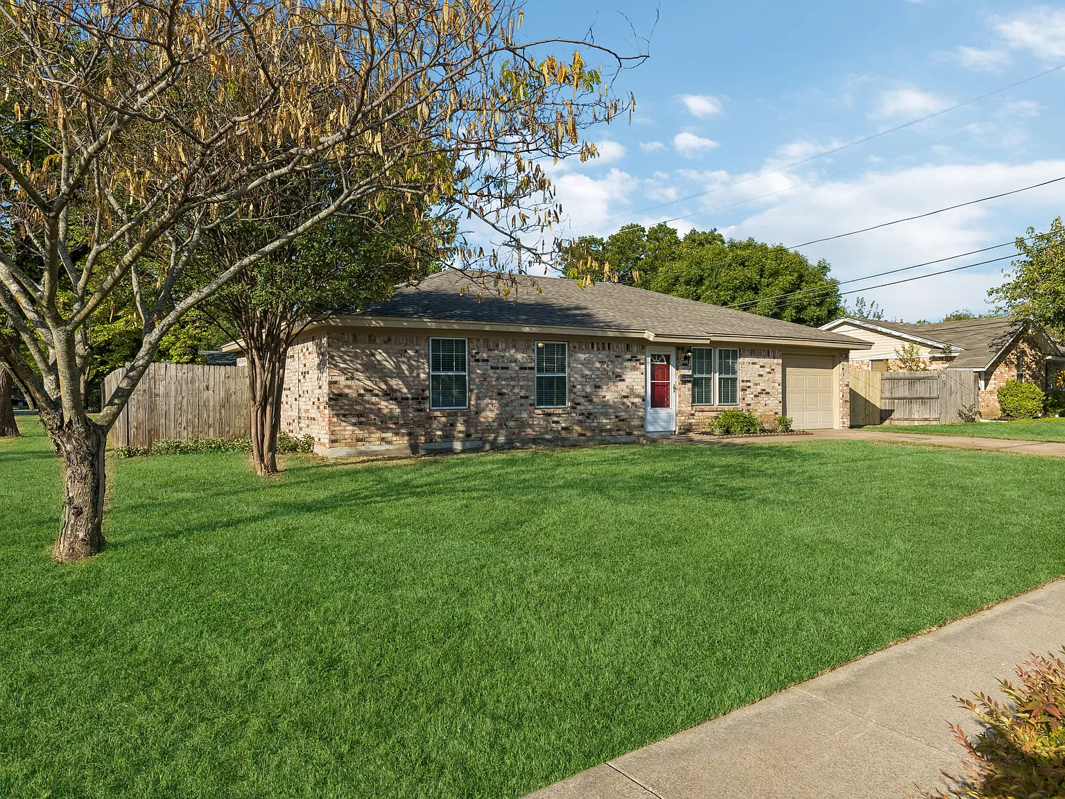 3 bed, 1.5 bath, 1233 sqft, $1,695 — Photo 1