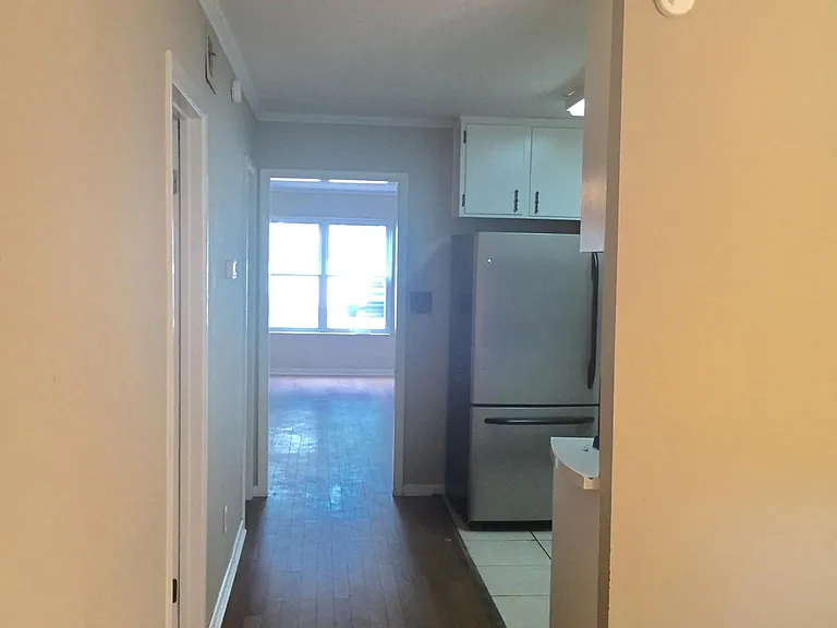 733 E College Ave — Photo 2