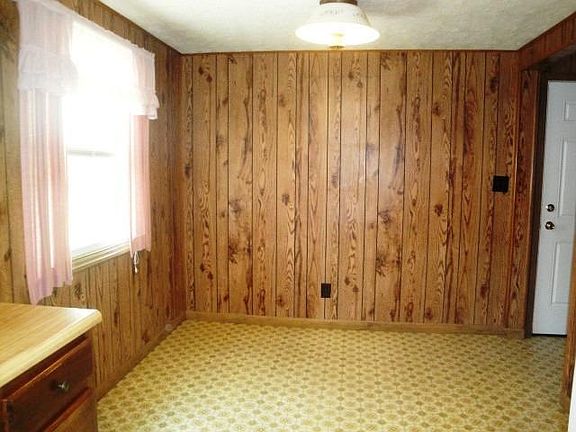 4th image of 18 Orchard Dr