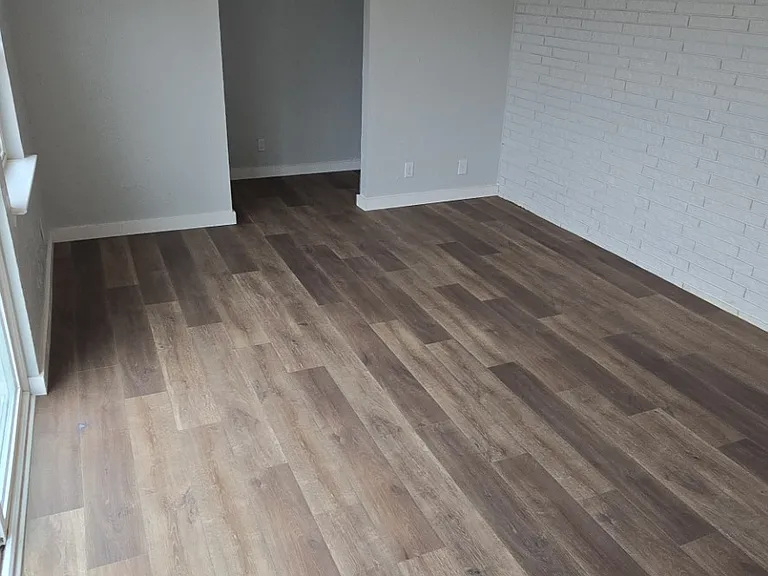 909 Van Horn St — Photo 6