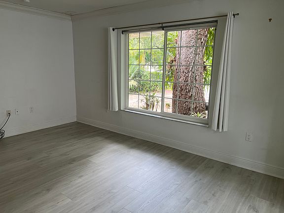 4th image of 250 NE 87th St
