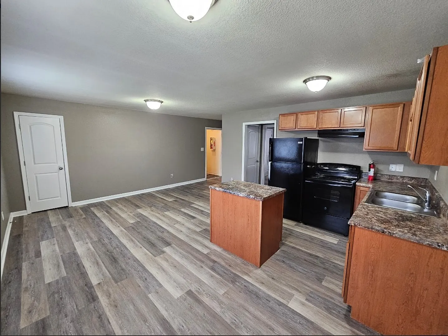 Evergreen Apartments — Photo 1