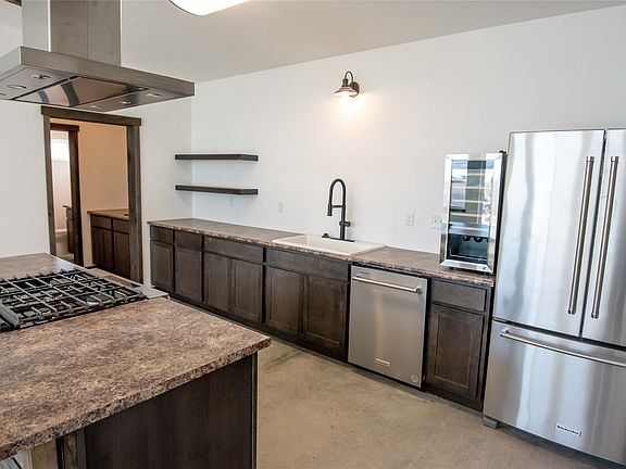 5th image of 19 Berry Ln #A