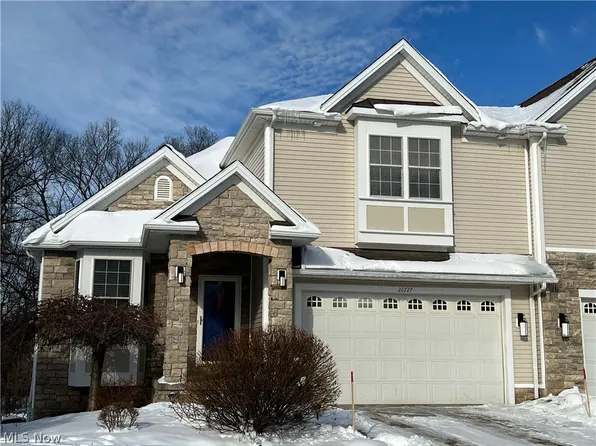 26727 Rue Saint Anne Ct, Cleveland, OH 44128