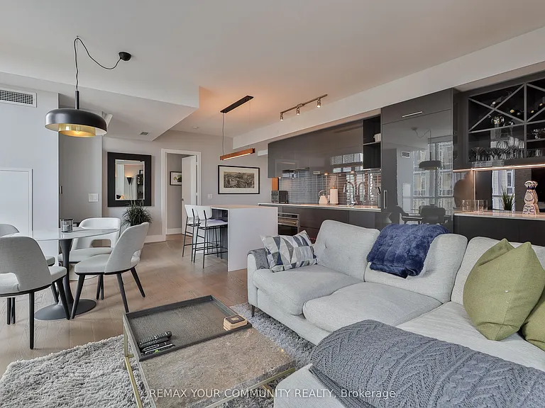 1 Yorkville Ave #4301 — Photo 18