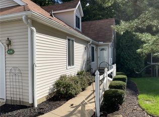 634 Hunters Trl, Akron, OH 44313