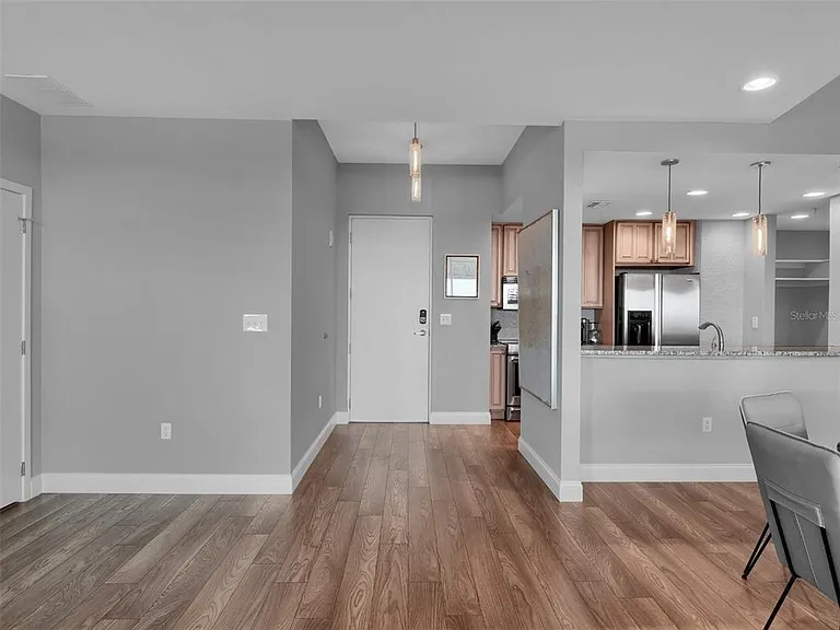 525 E Jackson St — Photo 30
