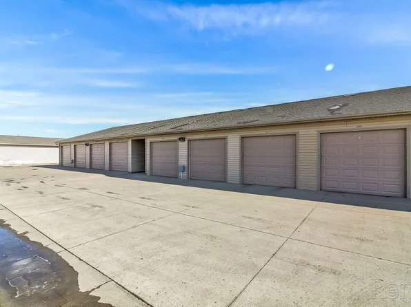 Country Meadows, 2016 33rd St NW #207, Minot, ND 58703