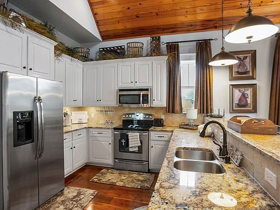 5th image of 264 Highlands Dr