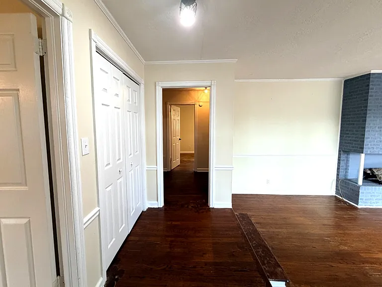 204 Pineview Dr — Photo 2