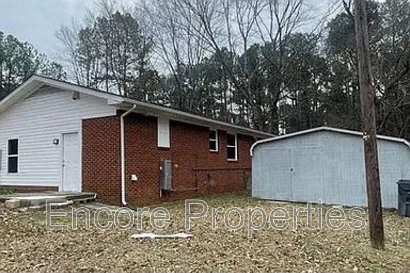 4 bed, 2.0 bath, 1350 sqft, $2,100 — Photo 3