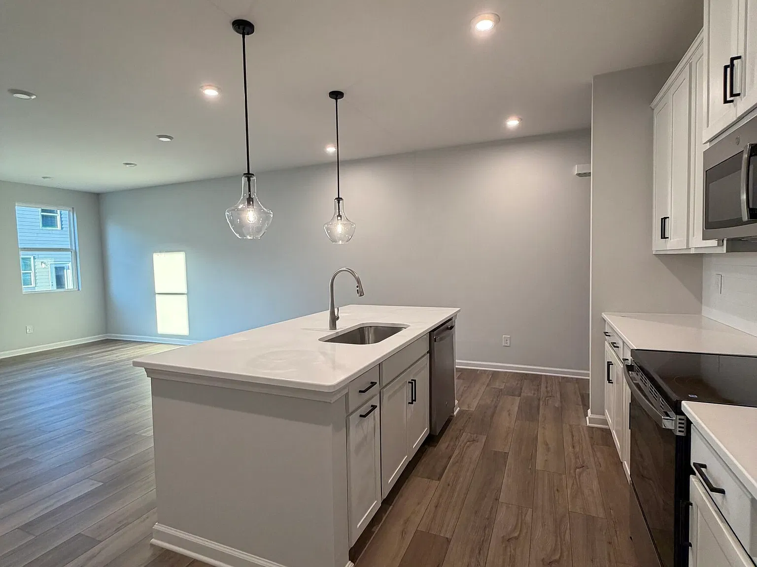 3 bed, 2.5 bath, $2,395 — Photo 4