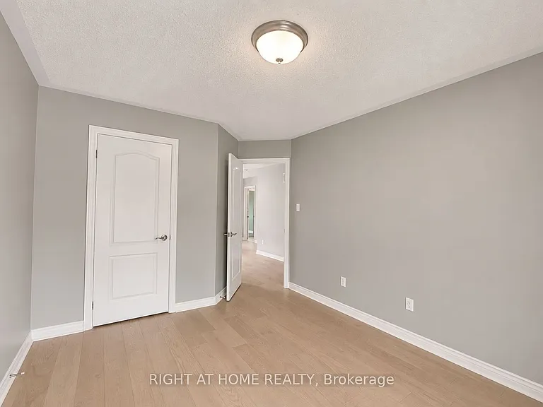 2233 Rockingham Dr — Photo 25