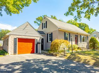 13 Swayze Dr, Latham, NY 12110
